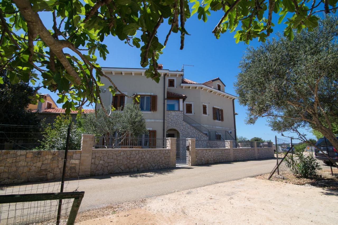 Apartments With A Parking Space Punta Kriza, Cres - 8082 المظهر الخارجي الصورة