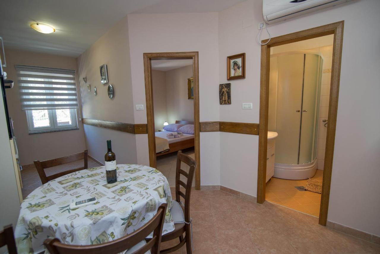 Apartments With A Parking Space Punta Kriza, Cres - 8082 المظهر الخارجي الصورة